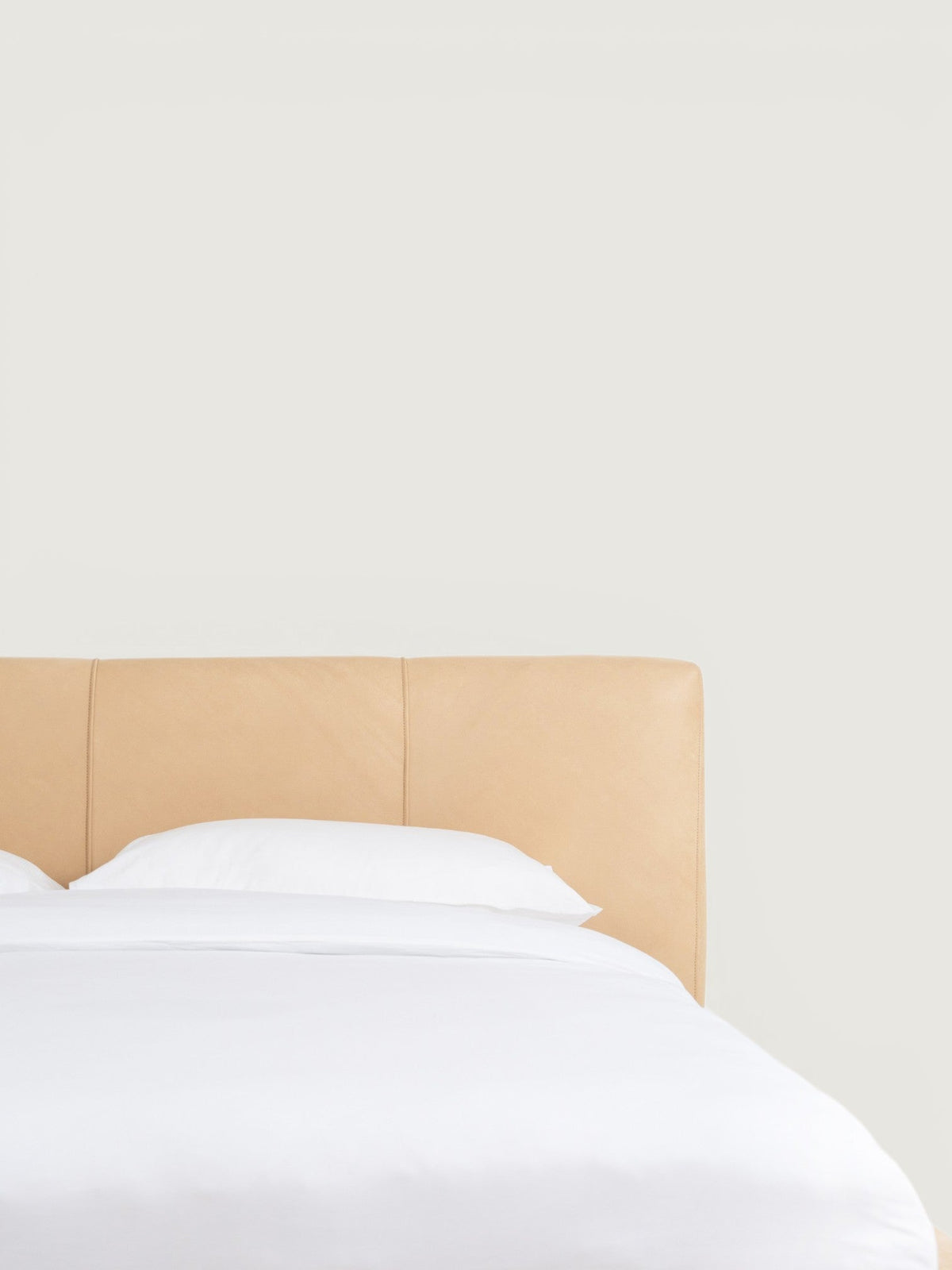 Mika Leather Bedset — headboard detail