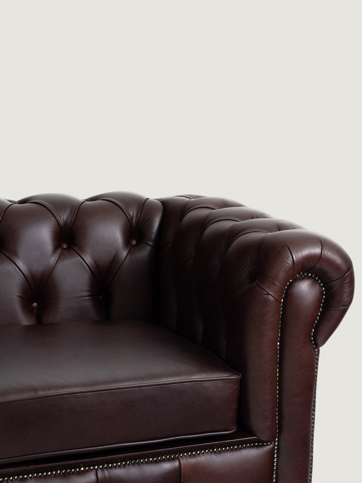 Winchester 3 Seater - Leather — arm and seat detail