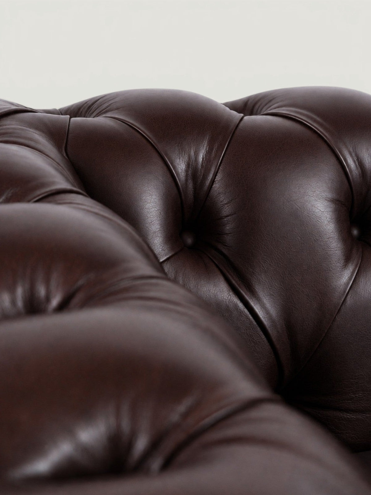 Winchester 4 Seater - Leather — tufted back detail