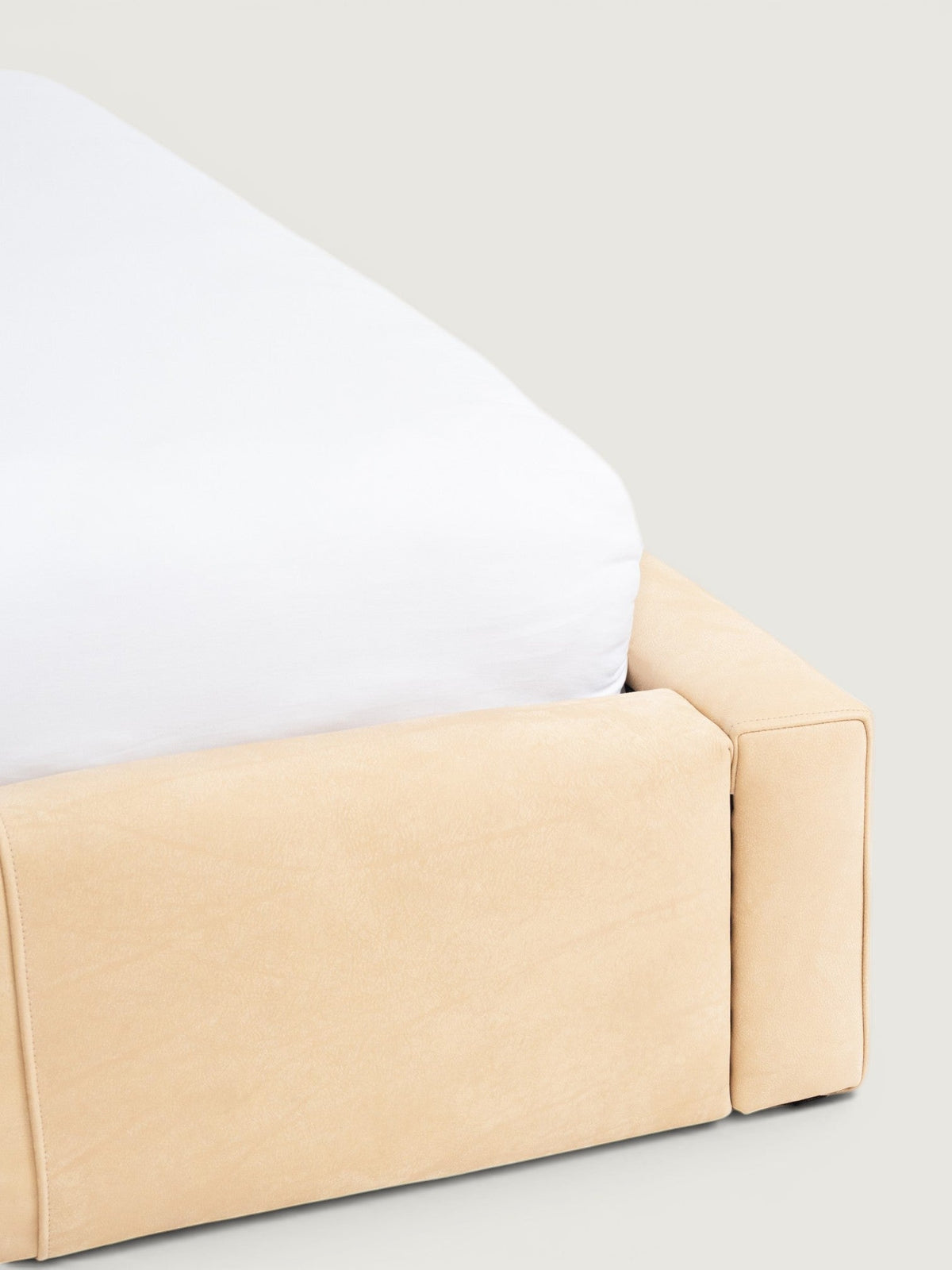Mika Leather Bedset — footboard detail