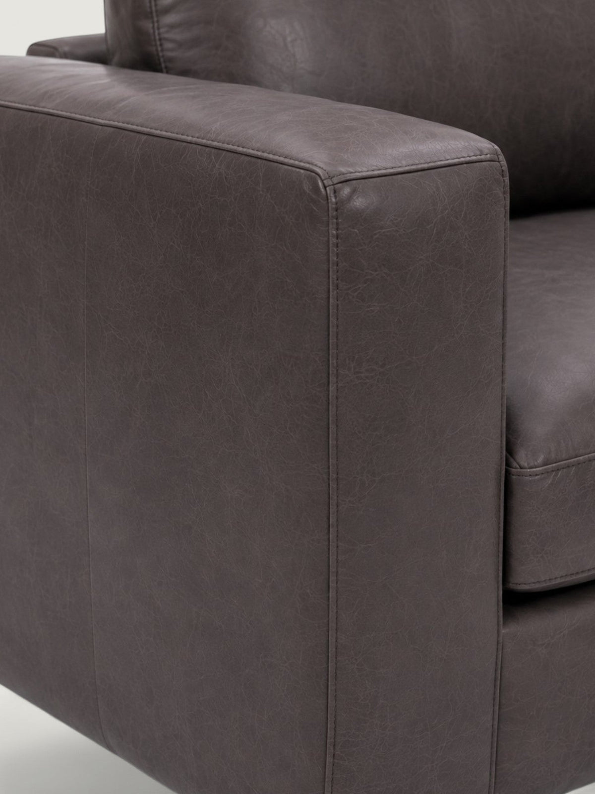 Zuri 1 Seater - Leather — arm and upholstery detail