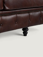 Winchester 4 Seater - Leather — seat and leg detail